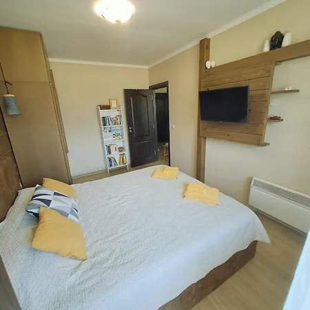 Sunny Terrace, Pirin Views, Art And Books Apartment